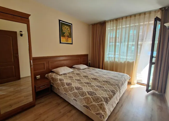 Апартамент Fenix Emerald *